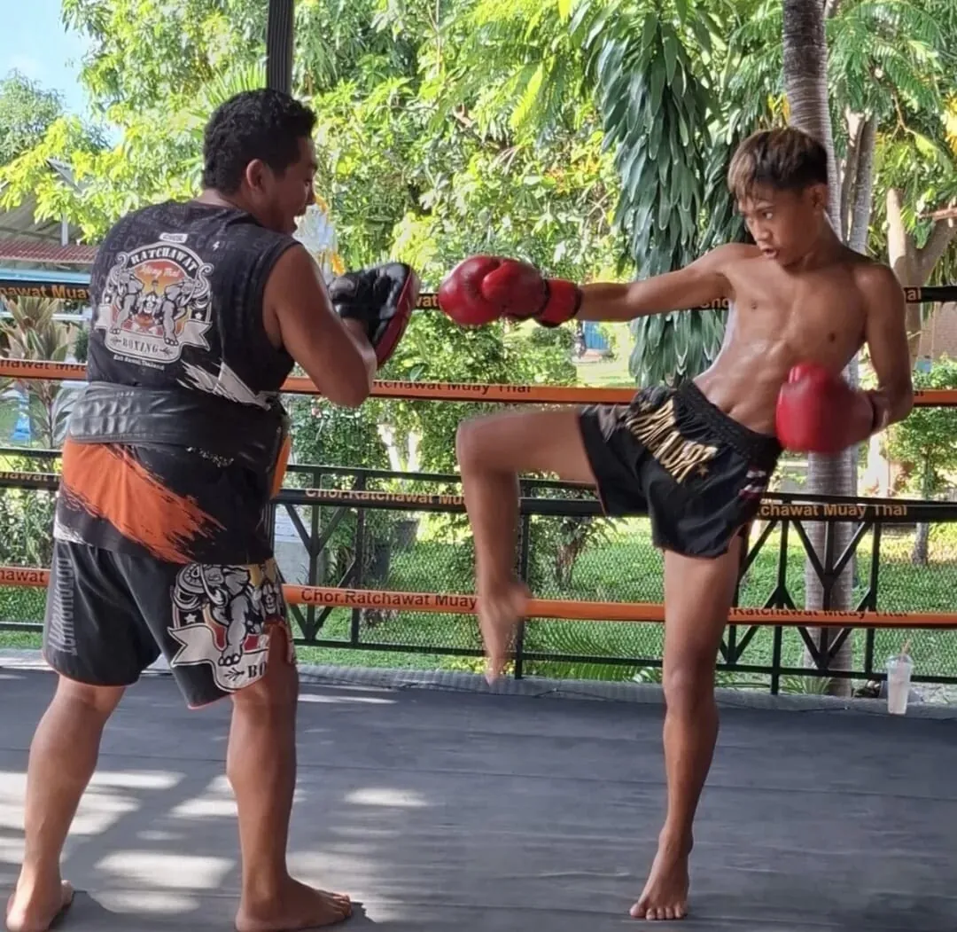 Muay Thai Koh Samui — sparring kick at Chor Ratchawat Bophut camp